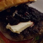 このゴロゴロ黒いのがチェリー。