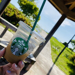 スターバックスコーヒー - 蓋には手書きのスマイルマーク　(^ ^)