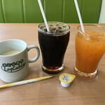 Rogu Kyabin - ドリンクバーからアイスコーヒーに野菜ジュースにコーンスープ。