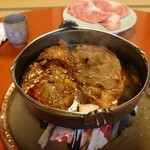 和田金 - 割り下、砂糖、出し汁で味付け、調理された