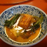 和田金 - ネギ、揚げ豆腐、三つ葉　
      それぞれの味わいが溶き卵でまったりとして味わえる