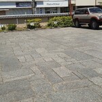 和田金 - 道路対面　駐車場