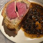 La maison du caviar 17℃ - 十勝産短角牛フィレ肉のウェリントン風パイ包み焼き、ペリグーソース。