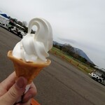 小岩井農場 ジェラートショップ - ソフトクリーム　400円　岩手山もキレイ。