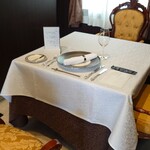 シャトー　ラ・パルム・ドール - 今回案内して頂けたテーブル席