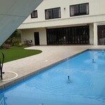 シャトー　ラ・パルム・ドール - エントランスを抜けて中庭に来た