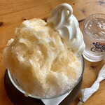 コメダ珈琲店 - 白桃かき氷（ミニ）+ソフト・練乳 ¥760