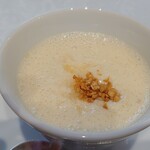 シャトー　ラ・パルム・ドール - 白インゲンのポタージュスープ