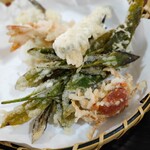 てんぷら 高七 - 茶の葉と沢蟹