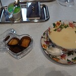 シャトー　ラ・パルム・ドール - 小菓子とフレーヴァーティー（ハニージンジャー）