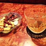 ＹＵＫＩ - ２０１２／１０／０１　乾きものとウイスキー