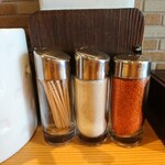 らーめん 草木塔 - 卓上の調味料
