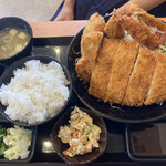 市場食堂つるや - MIXフライ定食 1500円税込 ［味噌汁･小鉢･漬物･ライス ］、超ボリューミィ