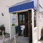 パティスリー アヴァンセ - お店の入り口です。