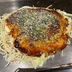 Okonomiyaki Teppanyaki Kuraya - 肉玉そばイカ天入り