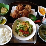 お食事処 中国料理 直久 - サービスランチ〜カラアゲ定食¥800