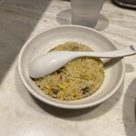 らーめん 鱗  - ハーフチャーハン