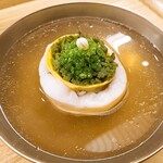 Akasaka Kikunoi - ⚫蓋物「甘鯛新茶蒸し  錦紙玉子  花柚子 茶蕎麦  玉露  分葱」