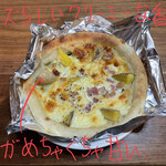 おおともチーズ工房 - ベーコンとインカのホワイトピザ 1512円