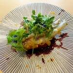 よし奈 - 稚鮎フリット( ⸝⸝⸝⁼̴́◡⁼̴̀⸝⸝⸝)下にトマトの練ったやつ