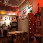 fu-fu shisen - 店内（魚の装飾が多い）