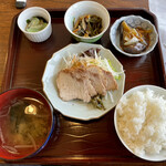 まちの茶屋 しゃべるばぁ～ - 料理写真:ゆで豚定食¥800