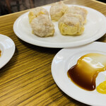 華風料理一芳亭 - 焼売
      食べよう！
      旨そぉ〜
      デッカイ！！