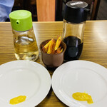 華風料理一芳亭 - 待ってる間に
      からしと
      お醤油と
      お酢を好みで…