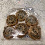 穀粒菓子店 雪ワタリテ麦イズル - 黒ごまと白ごまのぐるぐるクッキー
