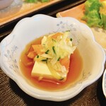 味の六酔 - 小鉢［冷奴(サラダ風)］