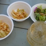 ロペ倶楽部 テラスレストラン - ハイボールとサラダと漬け物