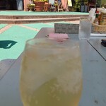 ロペ倶楽部 テラスレストラン - ハイボール越しのレストラン