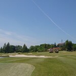 ロペ倶楽部 テラスレストラン - ９番フェアウェイからテラスレストランを望む