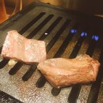 焼肉 いけばた - はつ２枚焼いてる