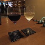 時の宿 すみれ - 高畠ワイナリーの高畠アルケイディア（赤）と米沢・浜田ワイナリーのシャトーモンサン特選（白）