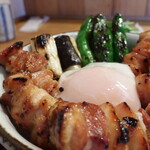 炭火やきとり 一 - 焼鳥丼 900円