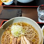 鶏だしおでんと骨付き鶏 ひなや - 手前のが私の冷たい肉そば、奥のが娘の冷たい鶏ラーメン。これもおいしかったそうです(*^｡^*)