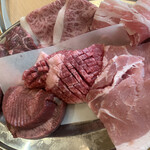 和牛放題の殿堂 秋葉原 肉屋横丁 焼肉 - 