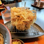 川なべ - チューリップの球根と白えびのかき揚げ。大きい。