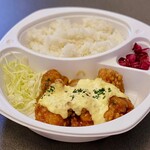 MEAT&WINE WINEHALL GLAMOUR - チキン南蛮弁当（タイムセール500円）