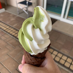 山本牛乳店 - 宇治抹茶とミルクのソフトクリーム