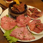 神田焼肉 俺の肉 - デラックス６種盛りハーフ