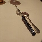 ロオジエ - 肉用ナイフ。これだけはピュイフォルカでわない。まあ純銀ナイフぢゃあ切れないからね。