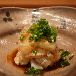 鮨 しみづ - クエの炙り ポン酢がけアップ
