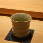 鮨 しみづ - 熱い緑茶