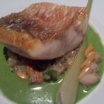 ラ・ベ - 鯛の下には具材がいっぱい、浅利もちょこんと♪