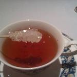 ラ・ベ - 紅茶はたぶんダージリン、受け皿は２枚重ね、シュガーは棒つき♪