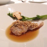 ア・ニュ ルトゥルヴェ・ヴー - 甘鯛　松茸のエクラゼ　ホロホロ鳥のコンソメ