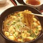 珍来 - 地元の茨城珍来の麻婆ラーメン。とろりとした麻婆に熱々の豆腐、麺は太麺で醤油味ベースのスープによく合います。ご馳走様でした。
