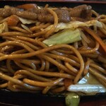 火の国屋 - 焼きそば  鉄板で提供